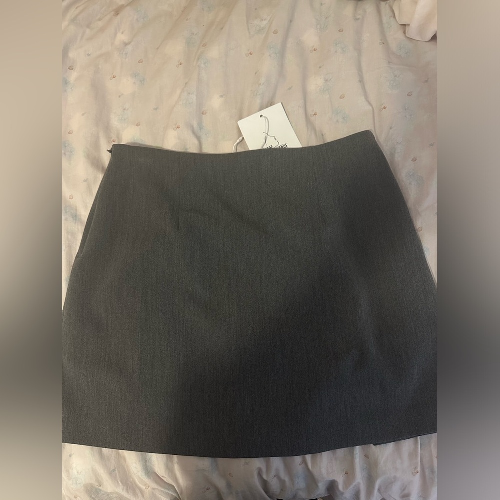 Djerf Avenue must have mini skirt in grey - Picture 3 of 4